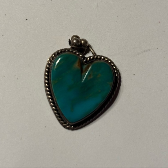 💙 Vintage Navajo Authentic Turquoise & Sterling Silver Heart Pendant 💙 - Picture 5 of 5